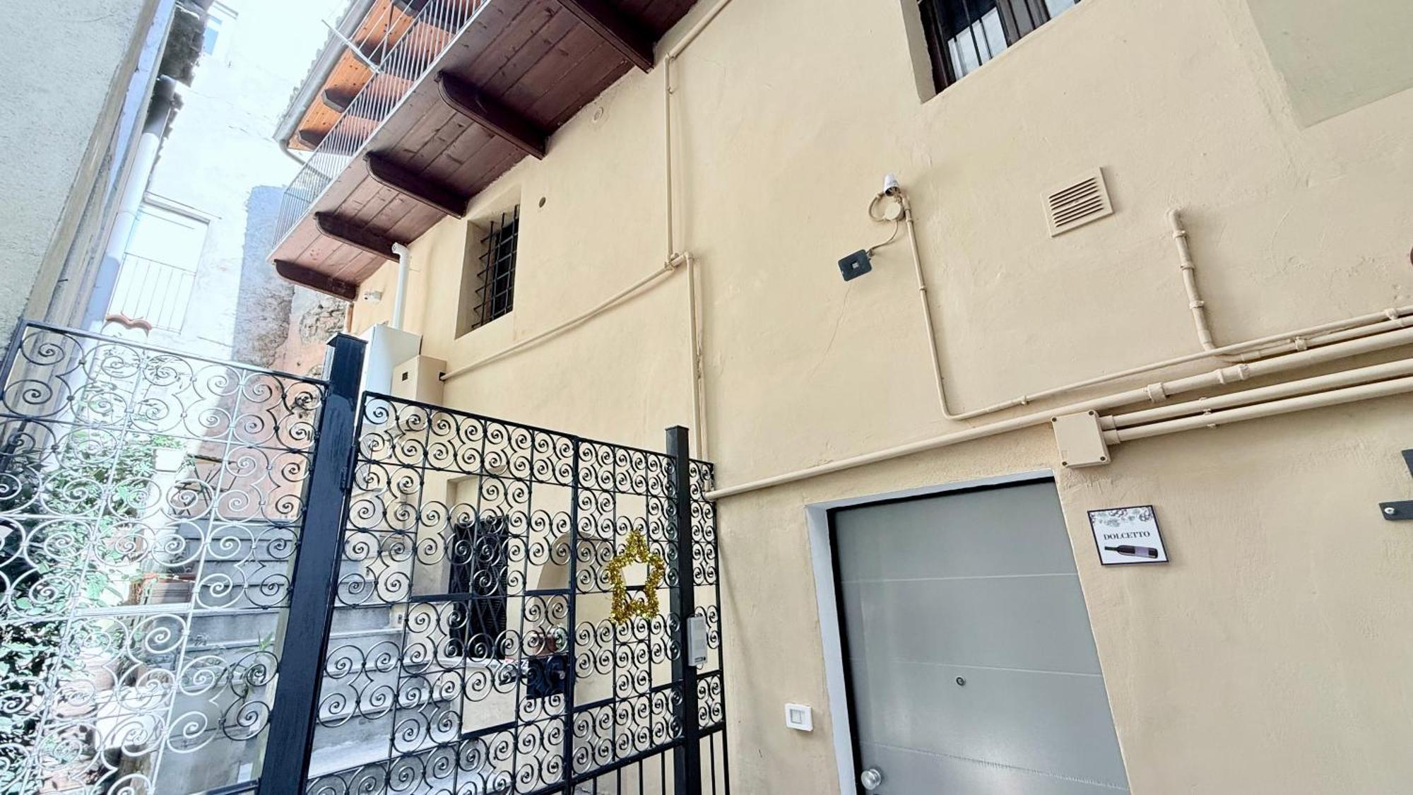 Small Alley Πινερόλο Εξωτερικό φωτογραφία